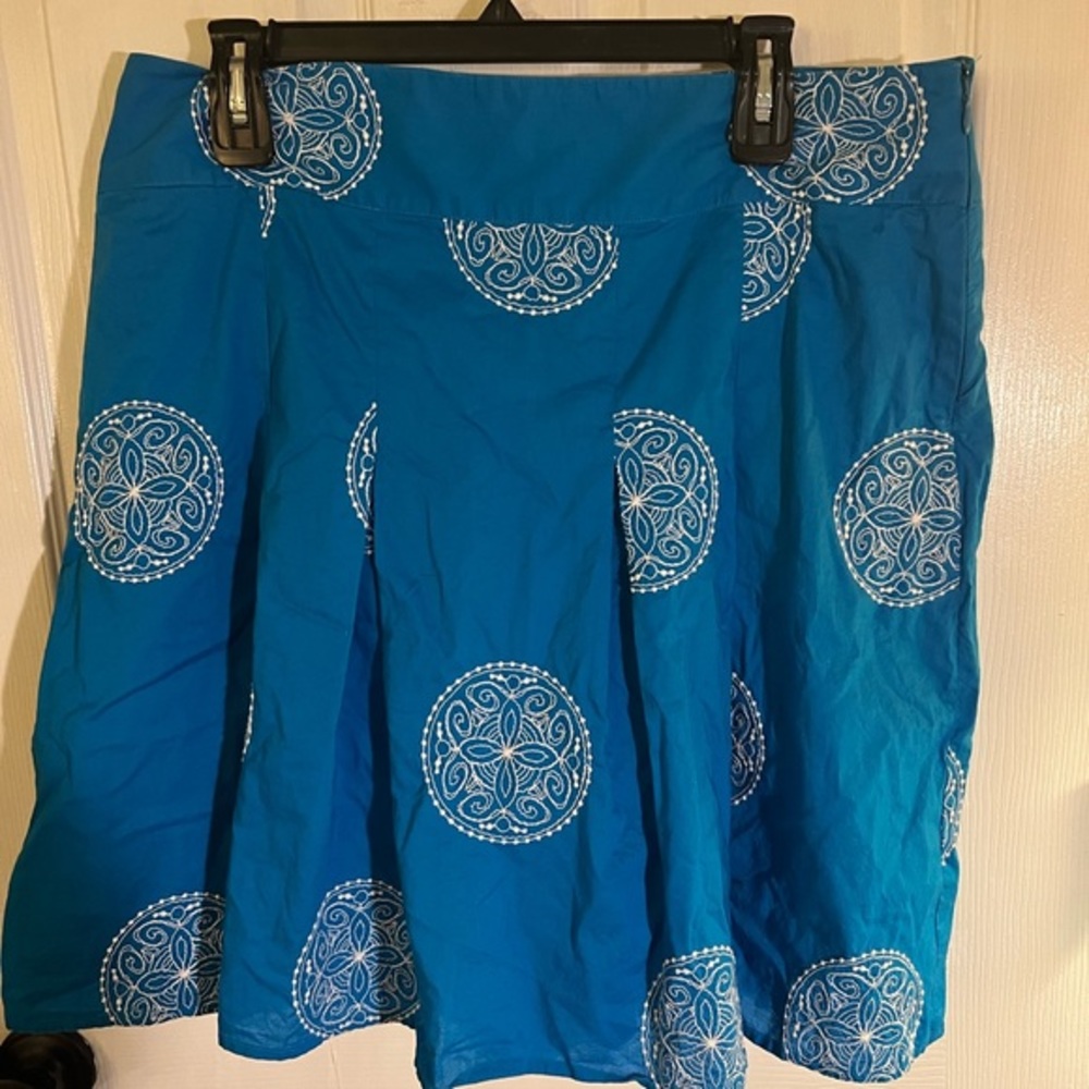 Ann Taylor blue with white embroidery‎ skirt sz 14